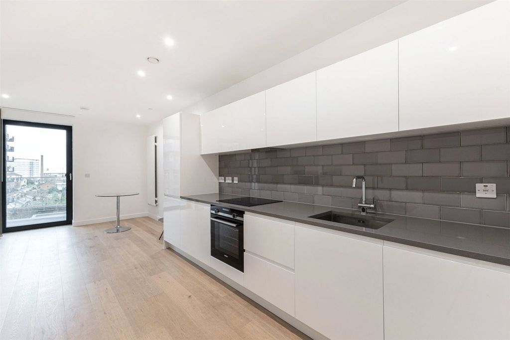 Property photo 1 of 21 Picture No. 05