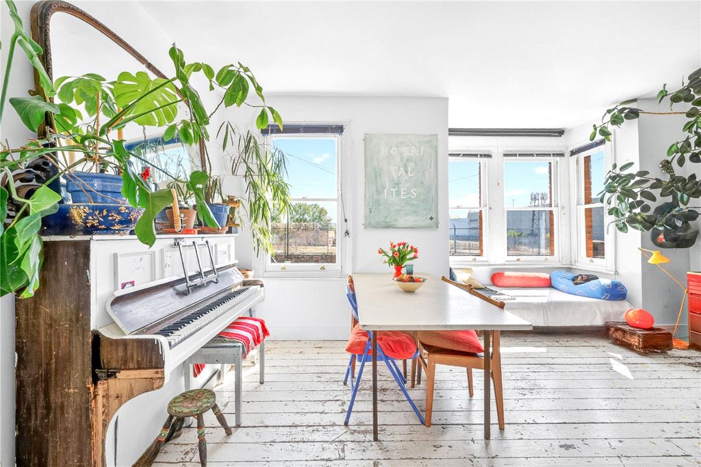 Property photo 3 of 18 Picture No. 10