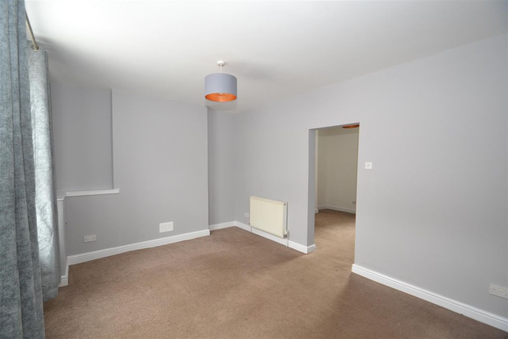 Property photo 2 of 18 Sitting Room (2).Jpg