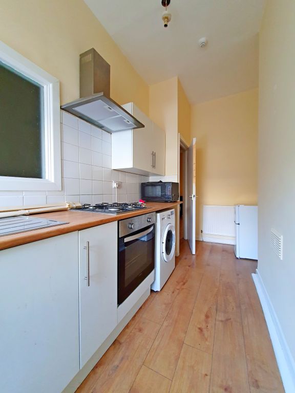 Property photo 1 of 8 1 Bedroom Studio For Rent