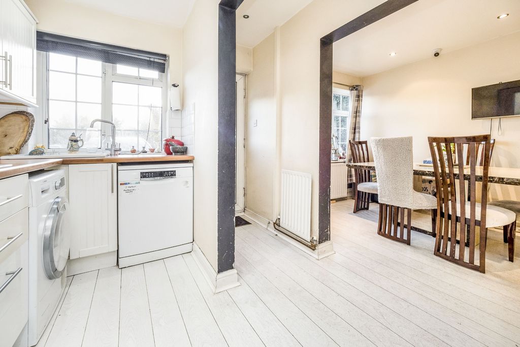 Property photo 3 of 11 3