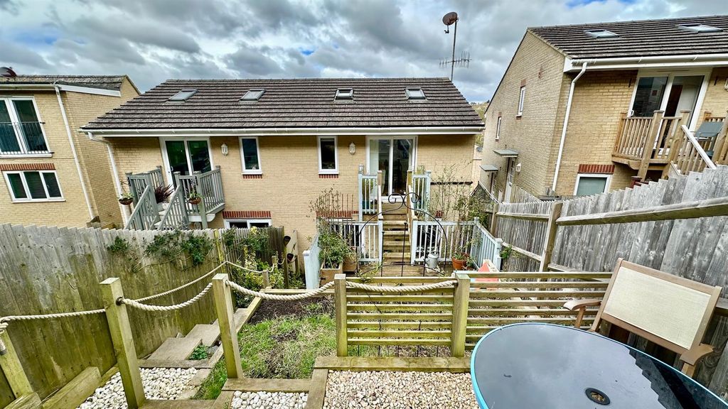 Property photo 2 of 24