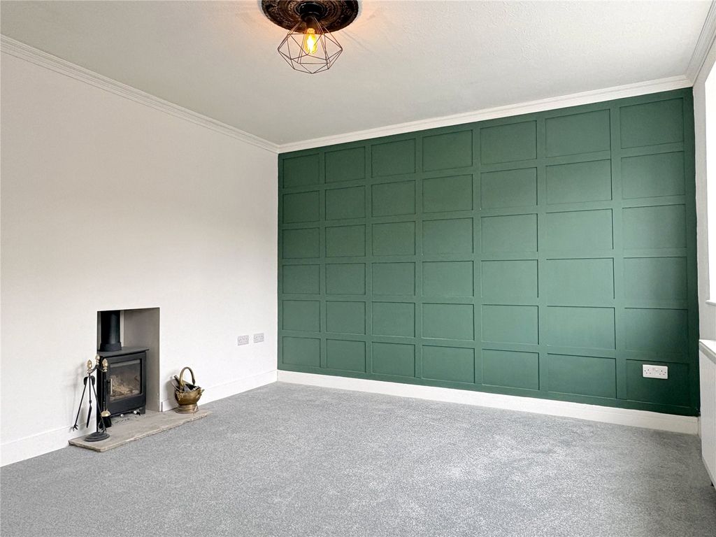 Property photo 2 of 15 Lounge