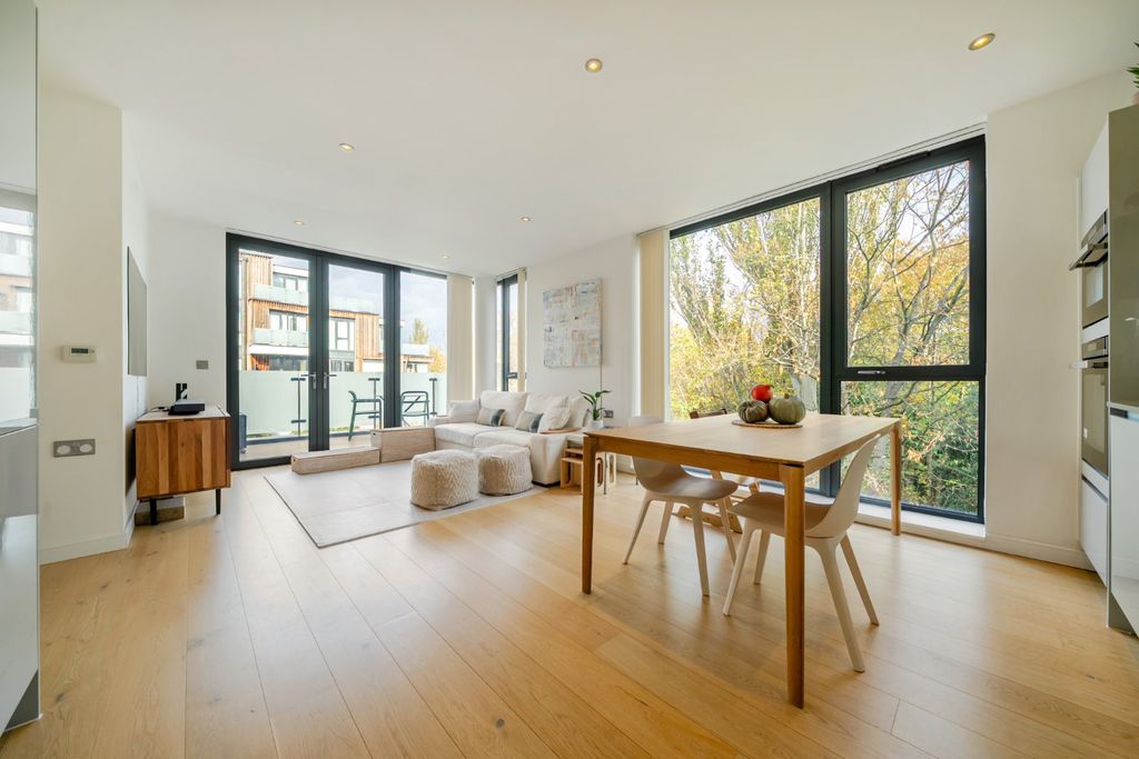 Property photo 2 of 18 Picture No. 17