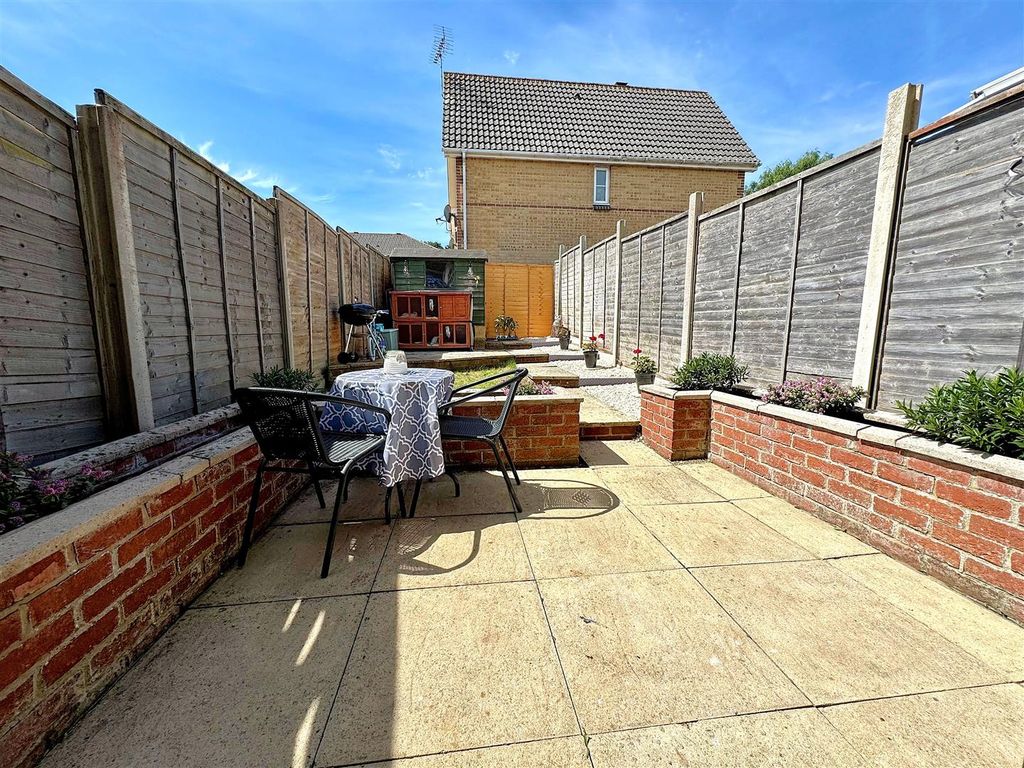 Property photo 2 of 10 Garden 2.Jpg