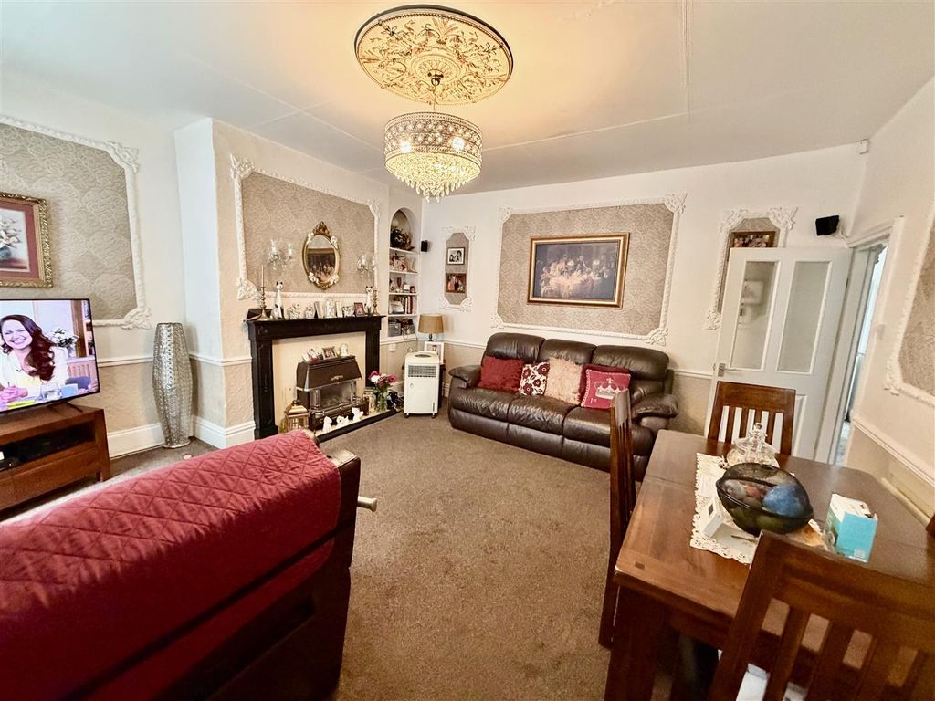 Property photo 3 of 16 Dining Room