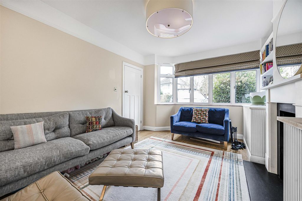 Property photo 2 of 31 Living Room