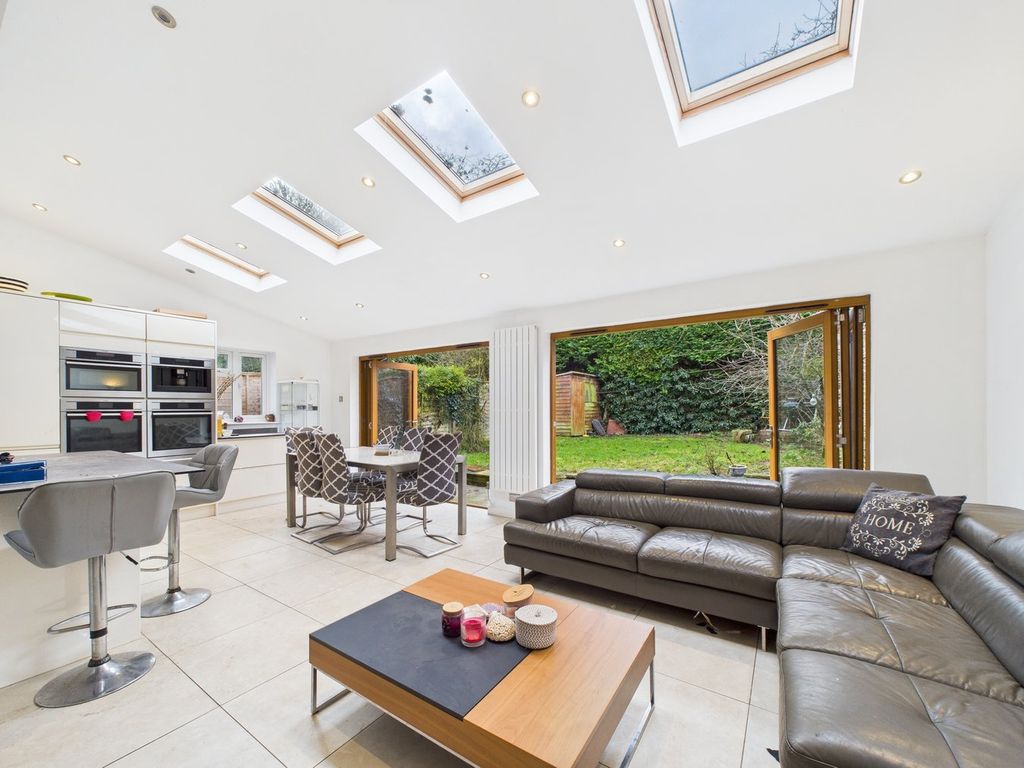 Property photo 3 of 27