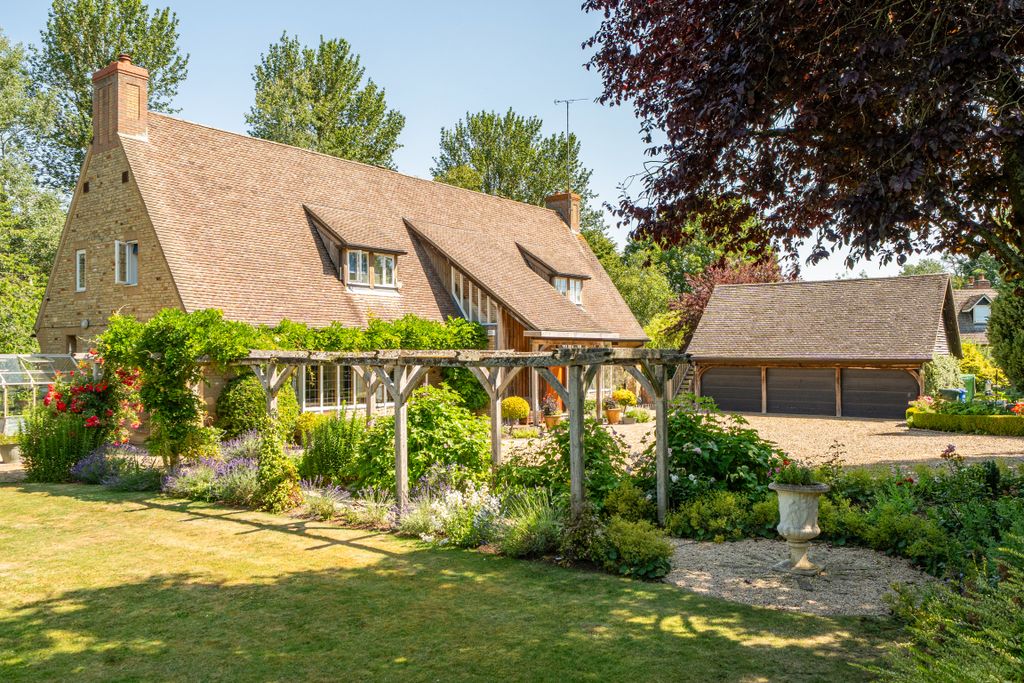 Property photo 2 of 18