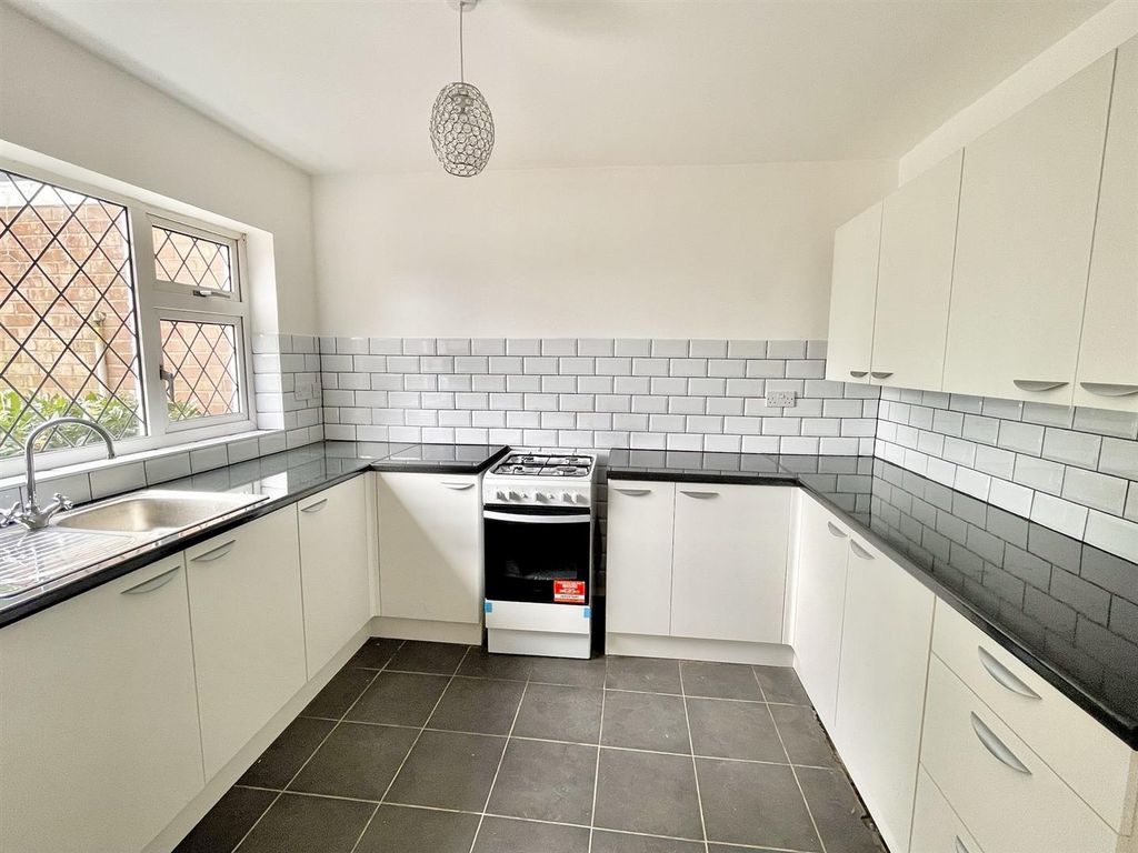 Property photo 2 of 10 Kitchen.Jpeg