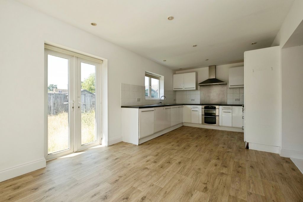 Property photo 2 of 12 Pbox-Img.Jpg