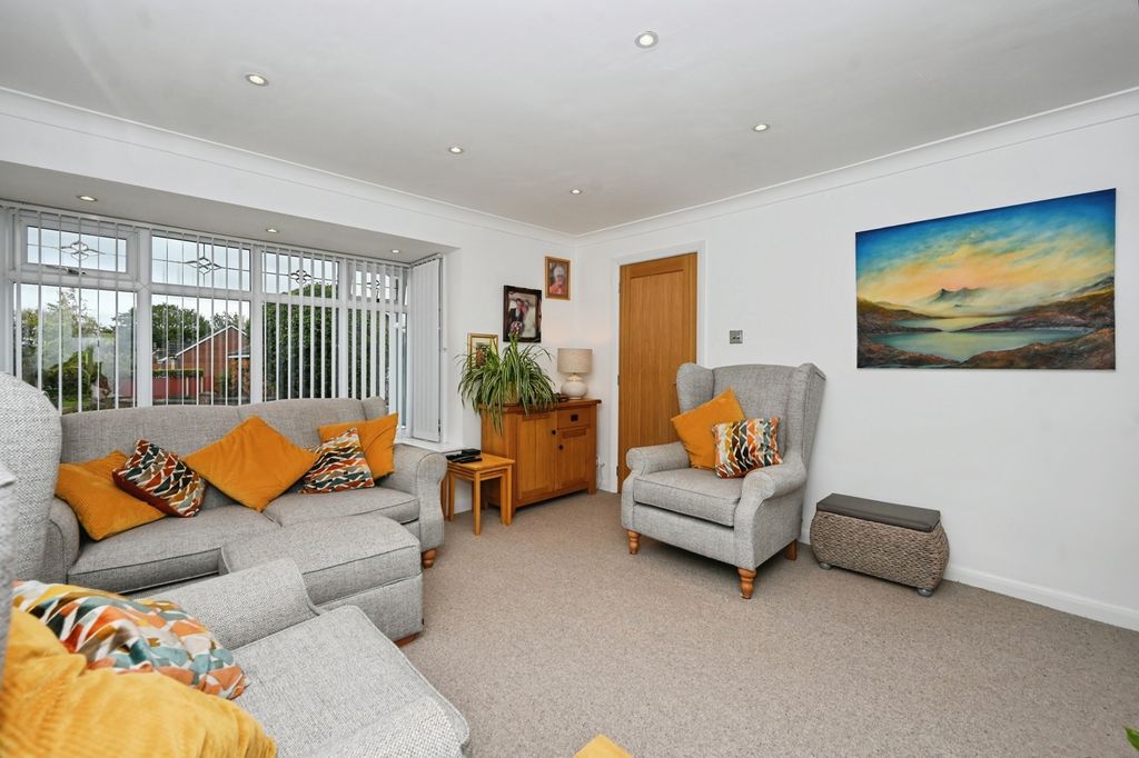 Property photo 3 of 20 Living Room