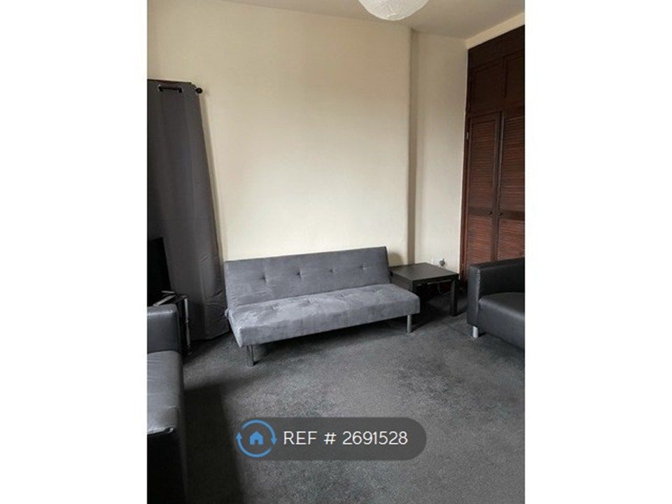 Property photo 3 of 8 Living Room