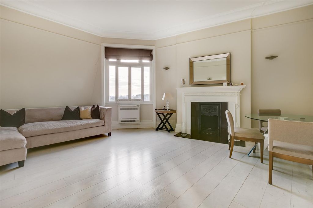 Property photo 1 of 11 Reception Room