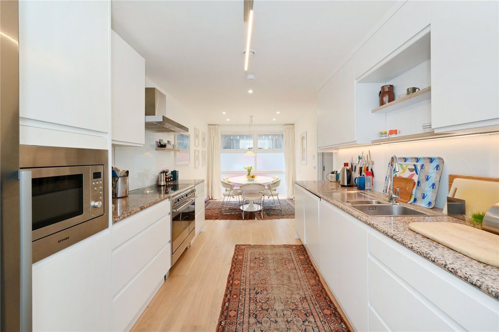 Property photo 2 of 20 Kitchen