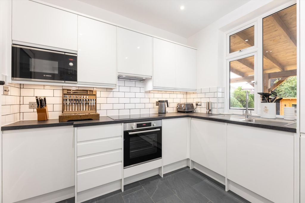 Property photo 2 of 14 Image