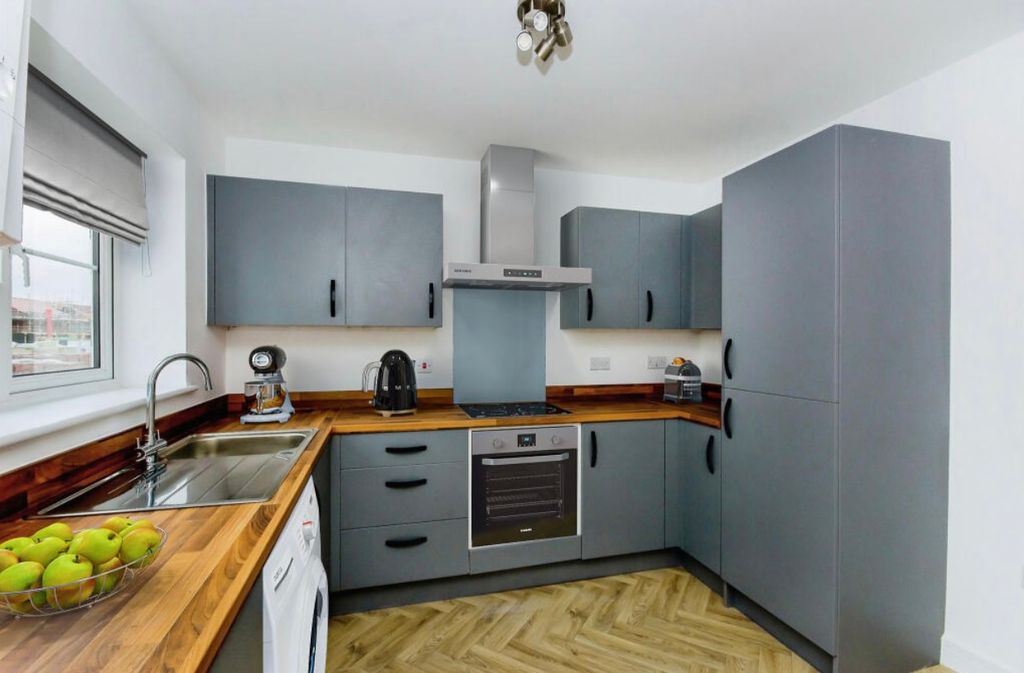 Property photo 2 of 5 Kitchen