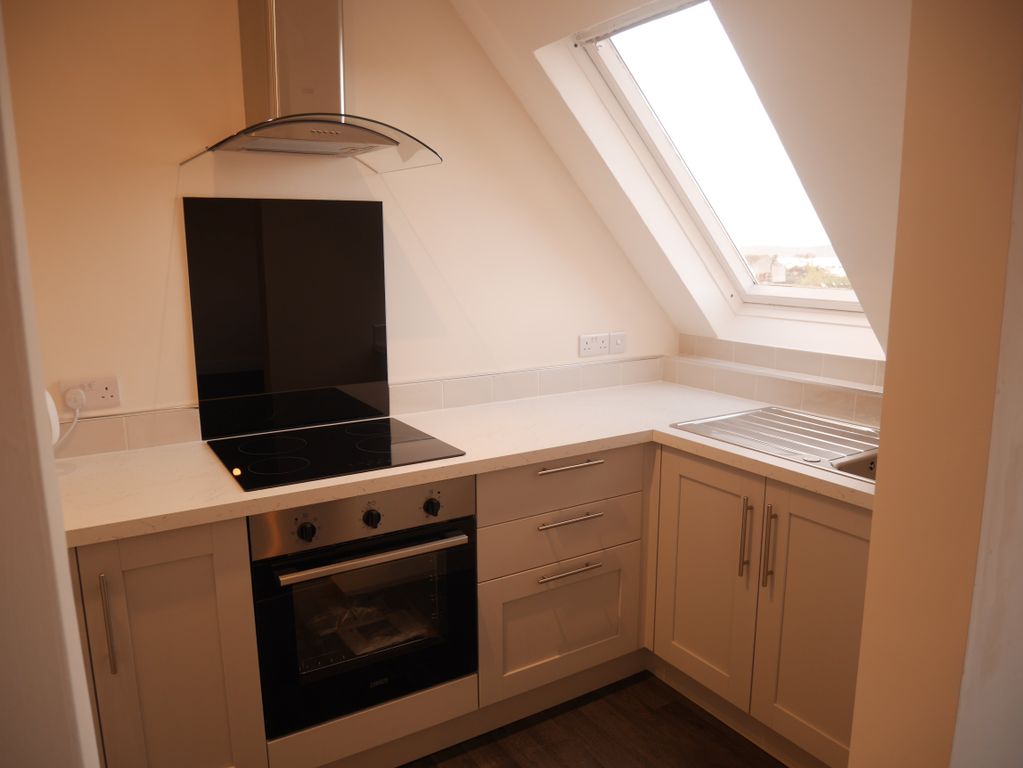 Property photo 2 of 7 Kitchen