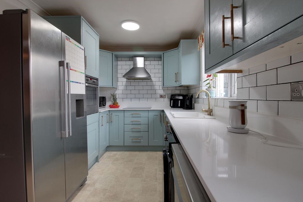 Property photo 3 of 23