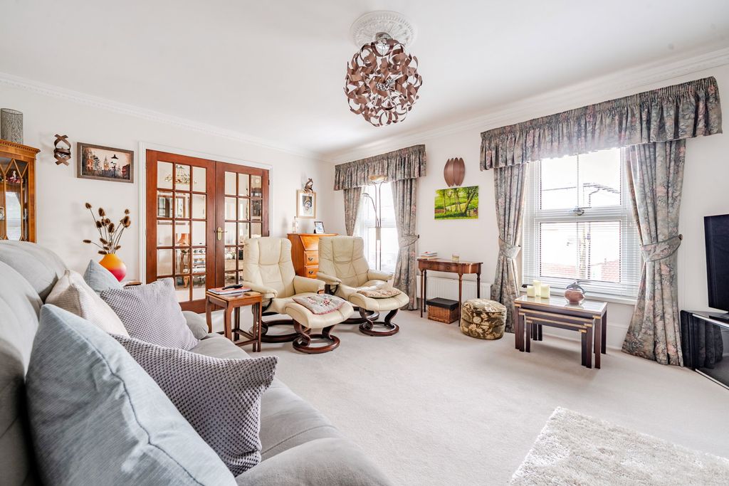 Property photo 3 of 23