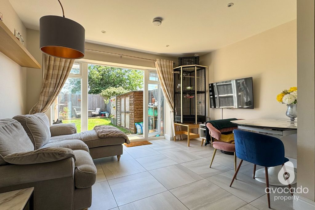 Property photo 2 of 17 5287045