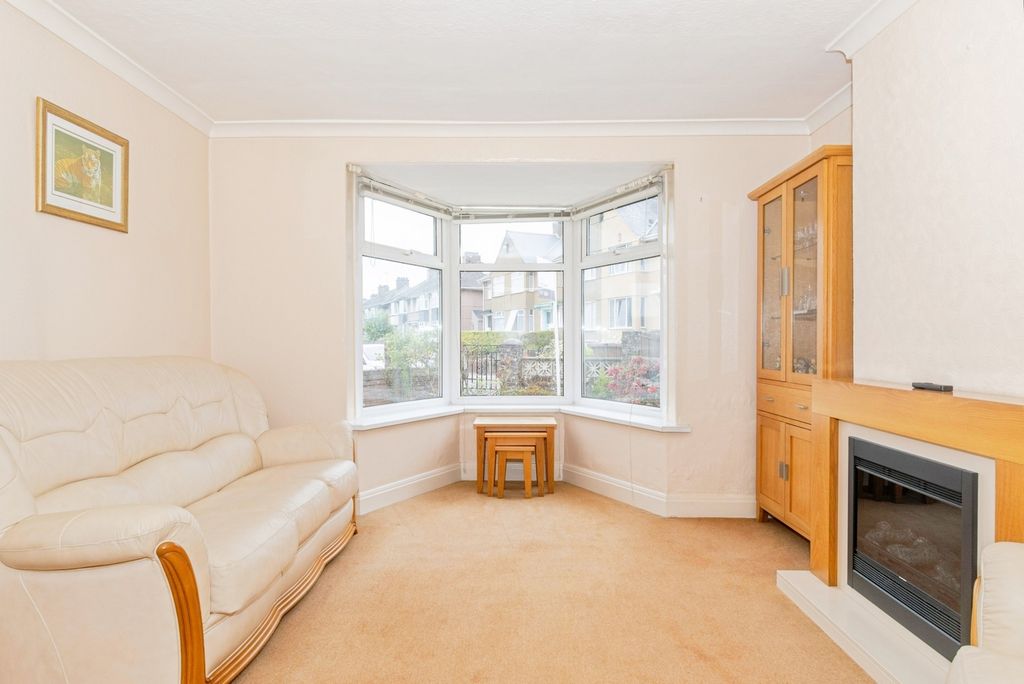Property photo 2 of 17 Photo