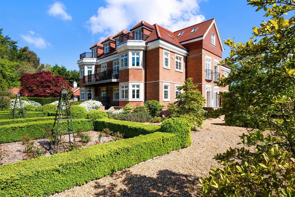 Property photo 1 of 40 Littleton Grange, Flat  (44).Jpg