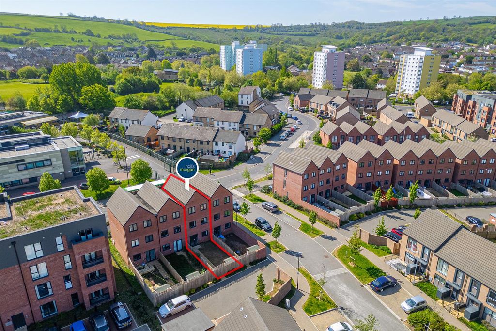 Property photo 3 of 37 27 William Jessop Way, Hartcliffe, Bristol Bs13 0E