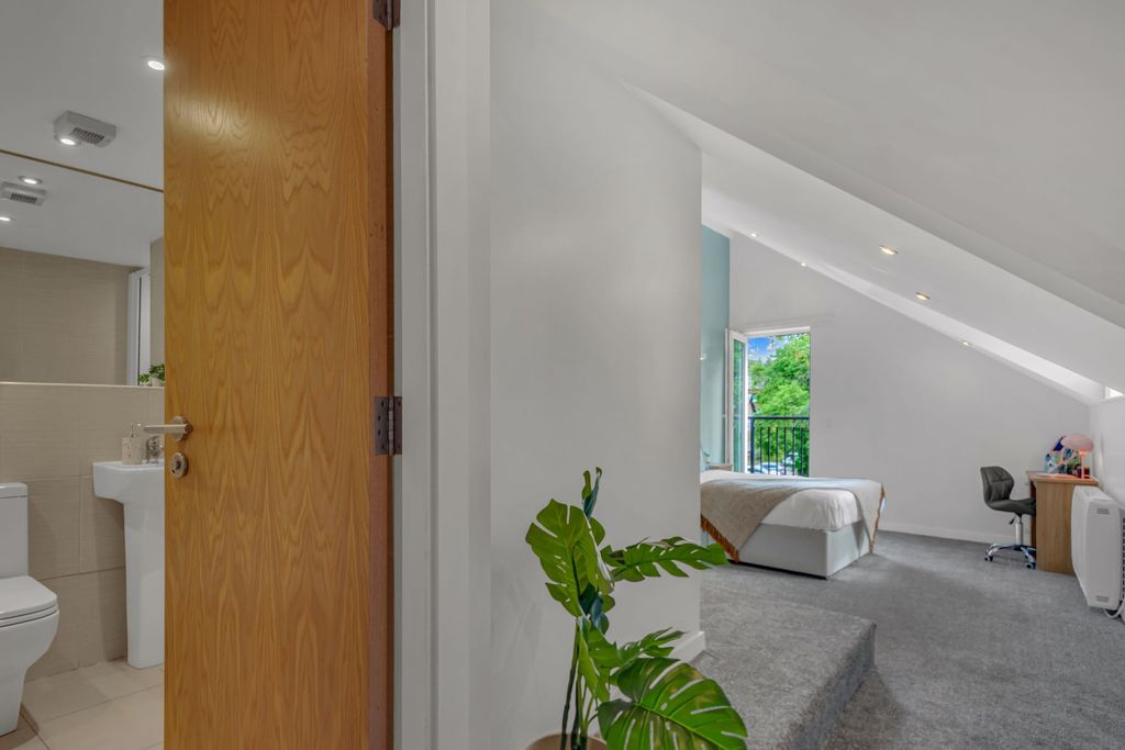 Property photo 2 of 13 Property Photo