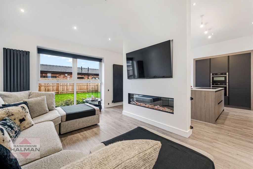 Property photo 2 of 34 Living Room