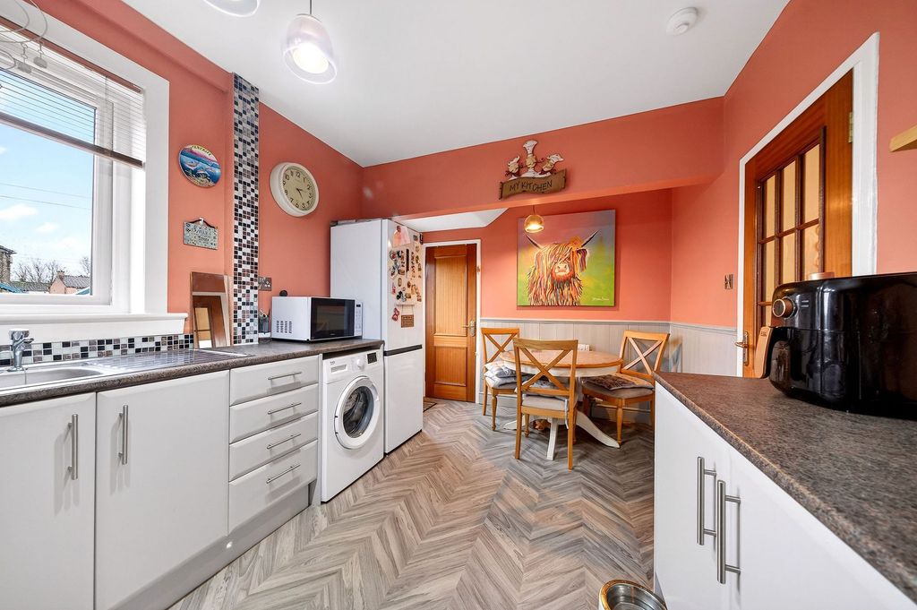 Property photo 3 of 34