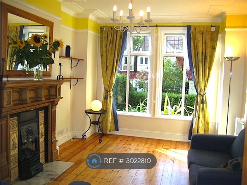 Property photo 2 of 26 Front Room