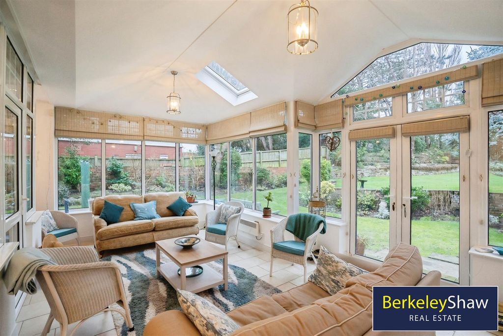 Property photo 2 of 55 Orangery