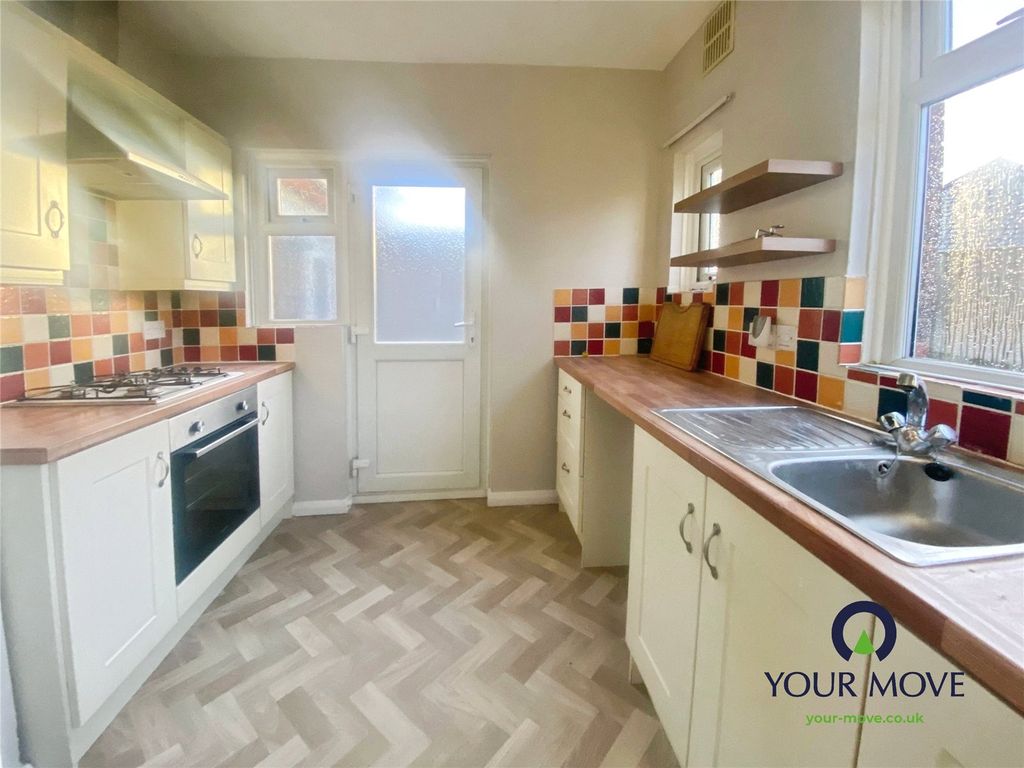 Property photo 3 of 9 Kitchen