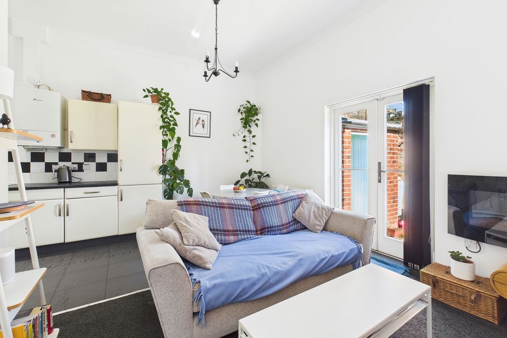 Property photo 3 of 16 Cam03162G0-Pr0229-Still012