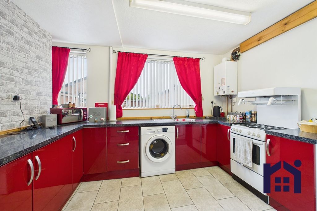 Property photo 3 of 15 Kitchen