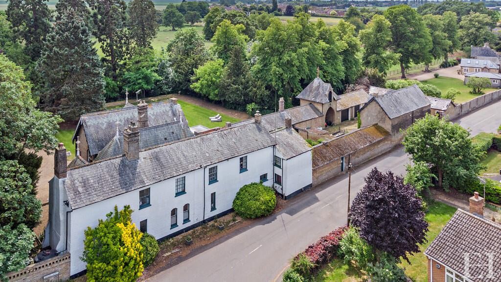 Property photo 2 of 40 4412491