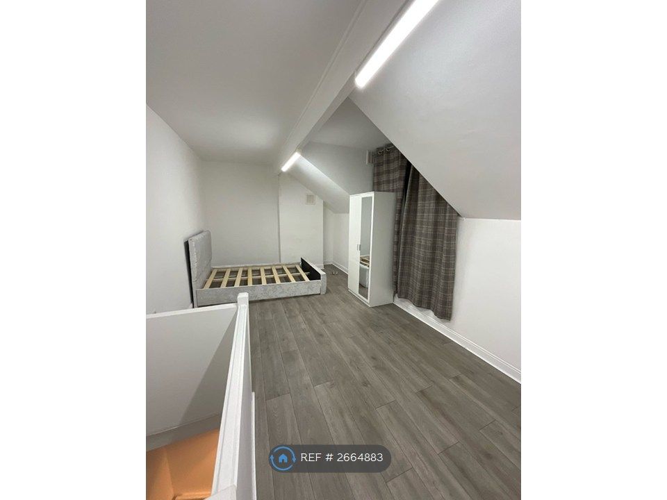 Property photo 3 of 8 Bedroom 2