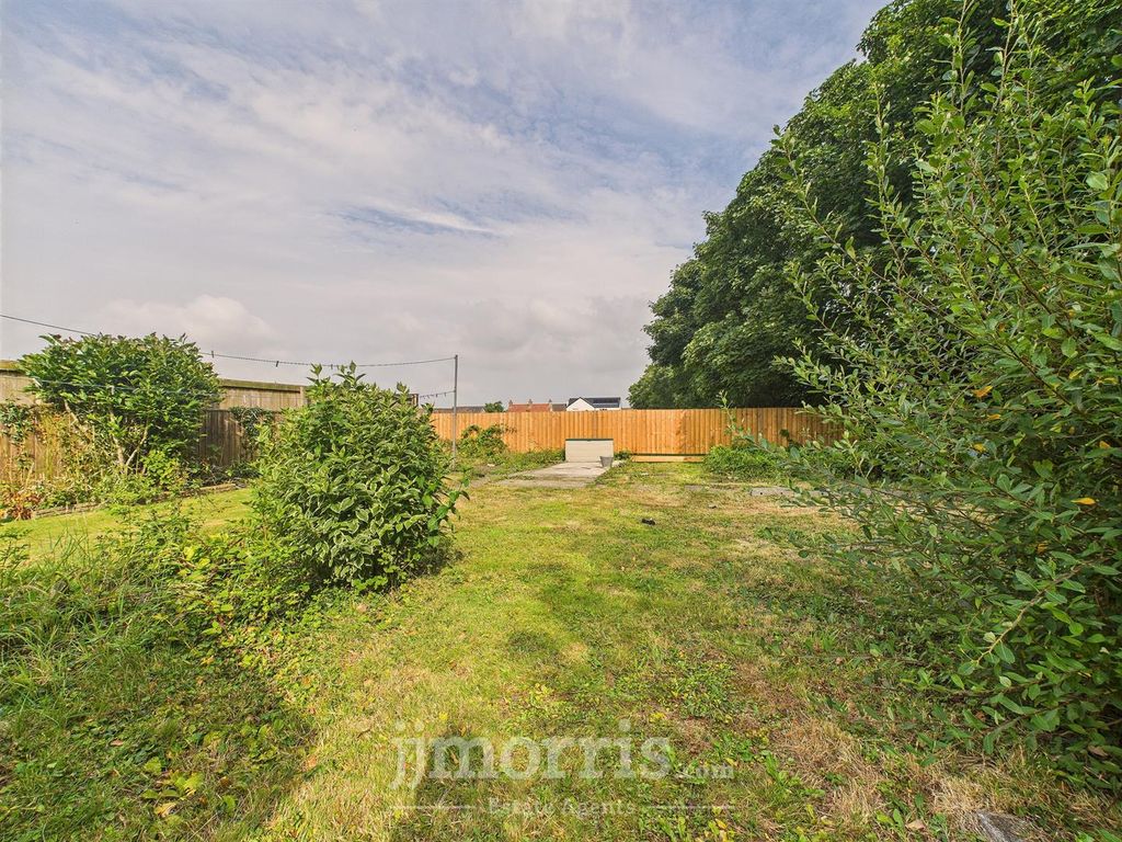 Property photo 3 of 17 Externally