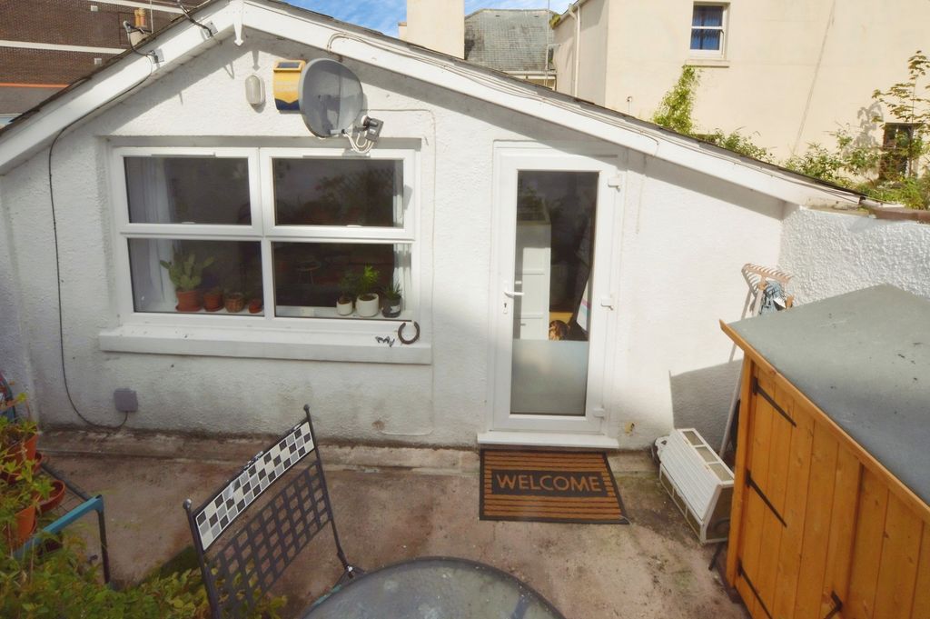 Property photo 1 of 10 Front