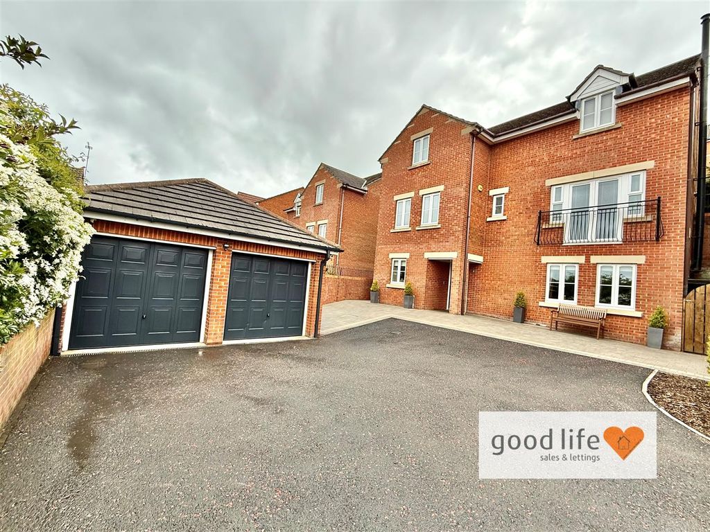 Property photo 1 of 33 22 Keddlestone Close New Front Picture22Keddleston