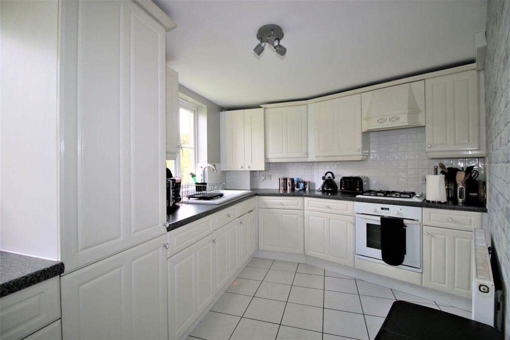 Property photo 3 of 8 Kitchen