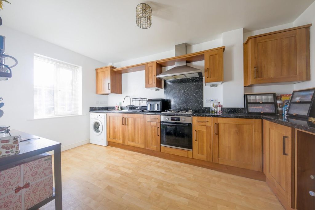 Property photo 2 of 14 Kitchen