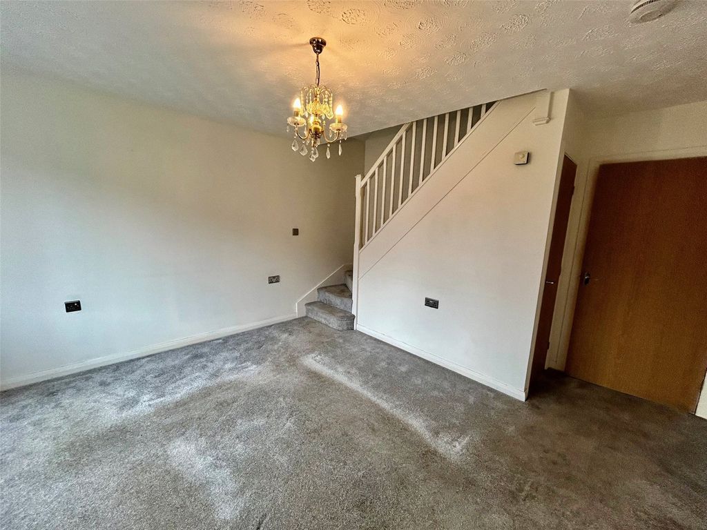 Property photo 3 of 15 Lounge