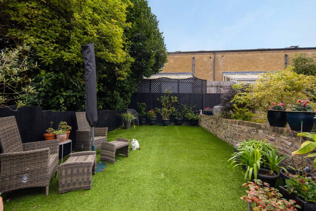 Property photo 2 of 28 Garden