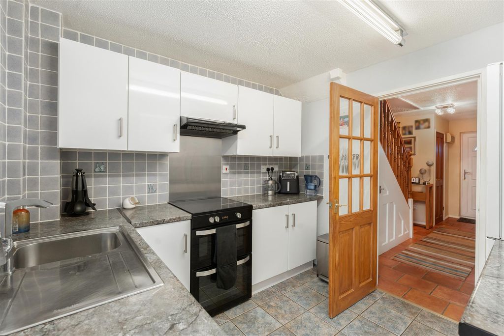 Property photo 3 of 14 17 Portway, Banbury-12.Jpg