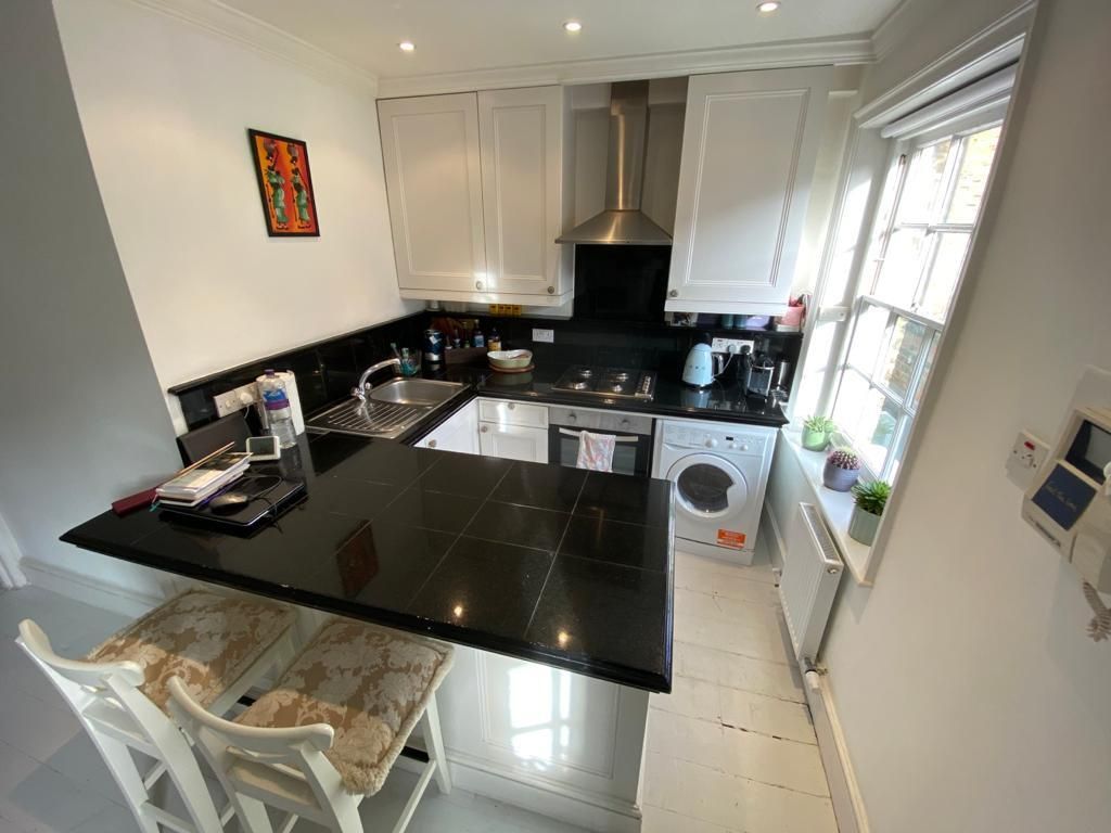 Property photo 2 of 6 Kitchen