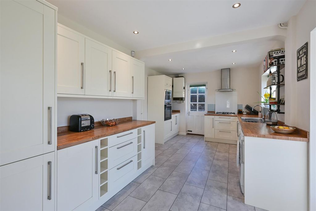 Property photo 2 of 29 Scarborough Close, 8 (16).Jpg