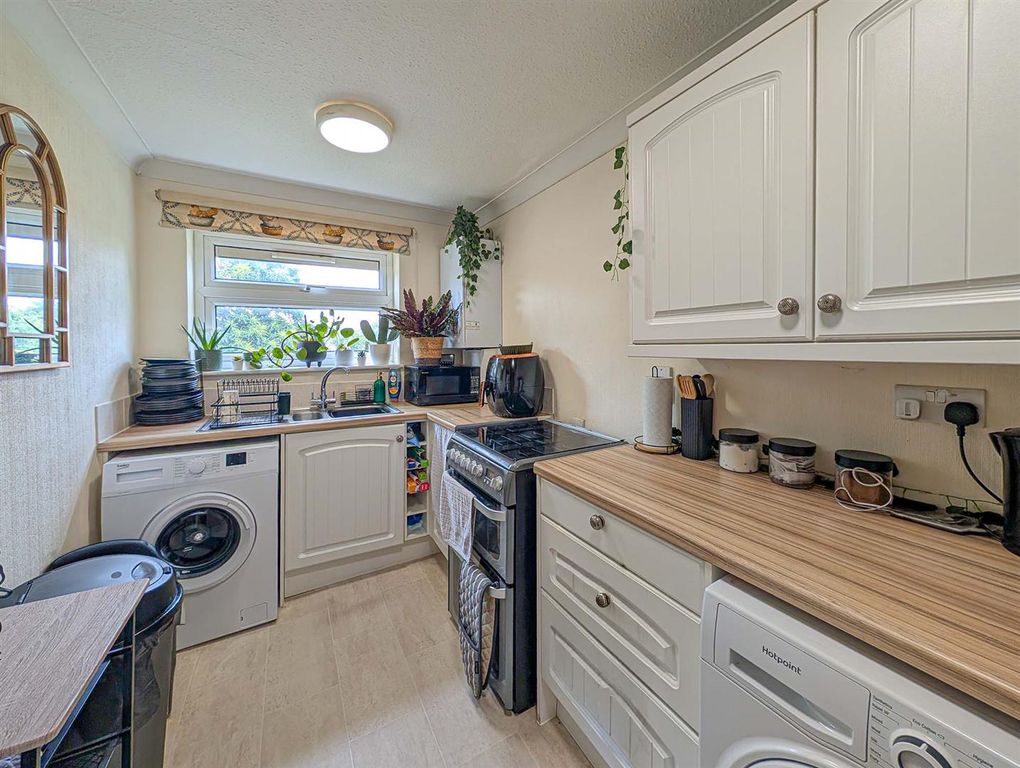 Property photo 3 of 8 Kitchen.Jpg