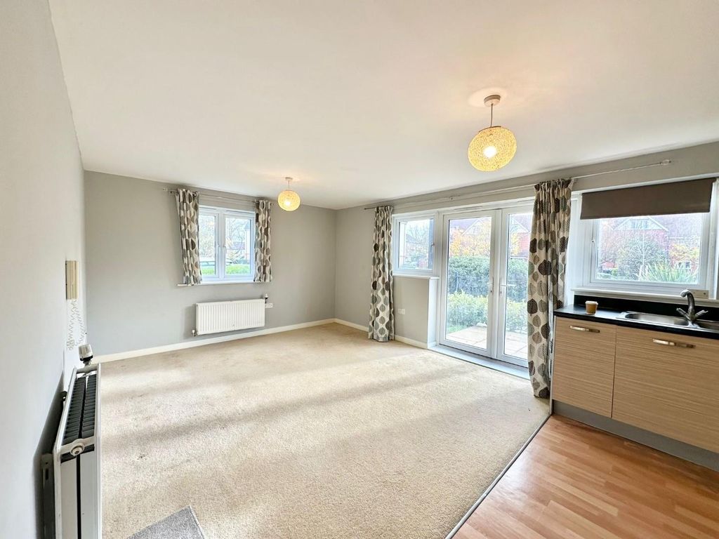 Property photo 2 of 14 5044c8F8-5F0A-434c-9685-Fc9001d83Cbb.Jpg